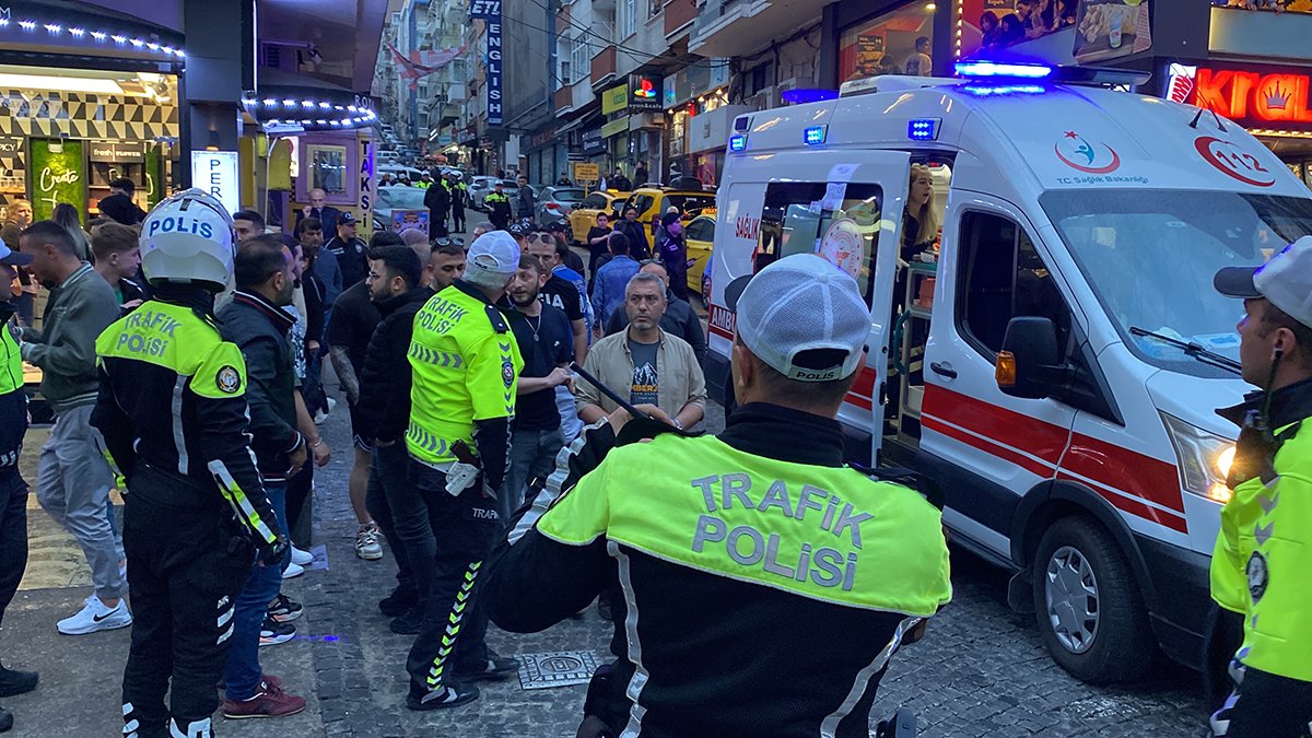 'Yan baktın' kavgasında ortalık savaş alanına döndü: 7 yaralı