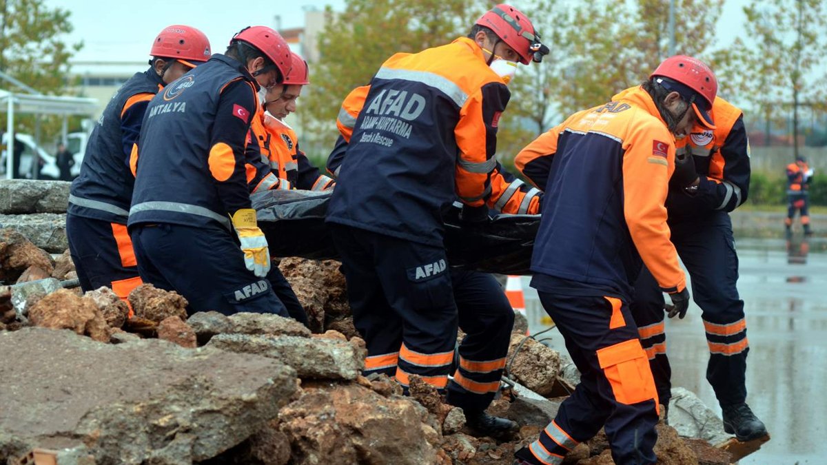 AFAD'dan arama kurtarmada 'zafiyet' itirafı: 2023 yılına 446 kişilik eksik kadroyla girmişler