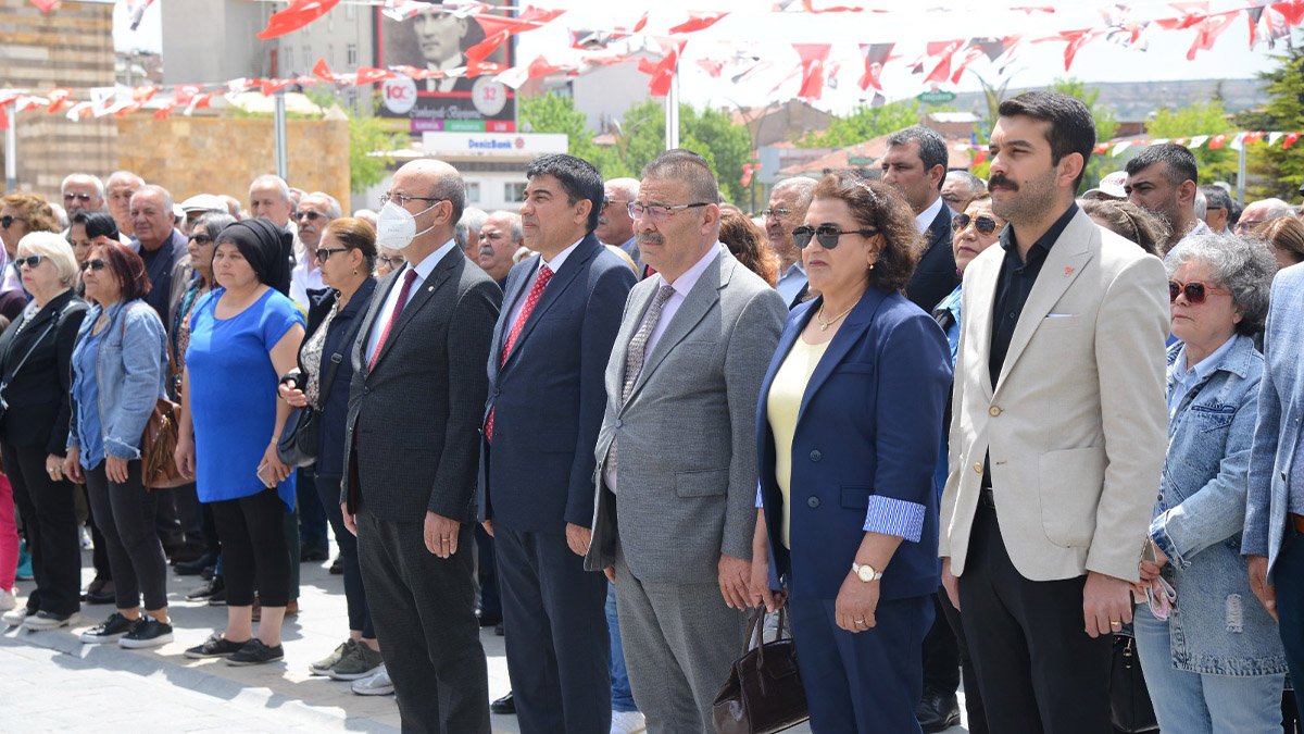 Ekicioğlu: Bütün ümidimiz siz kıymetli gençlerimizdedir
