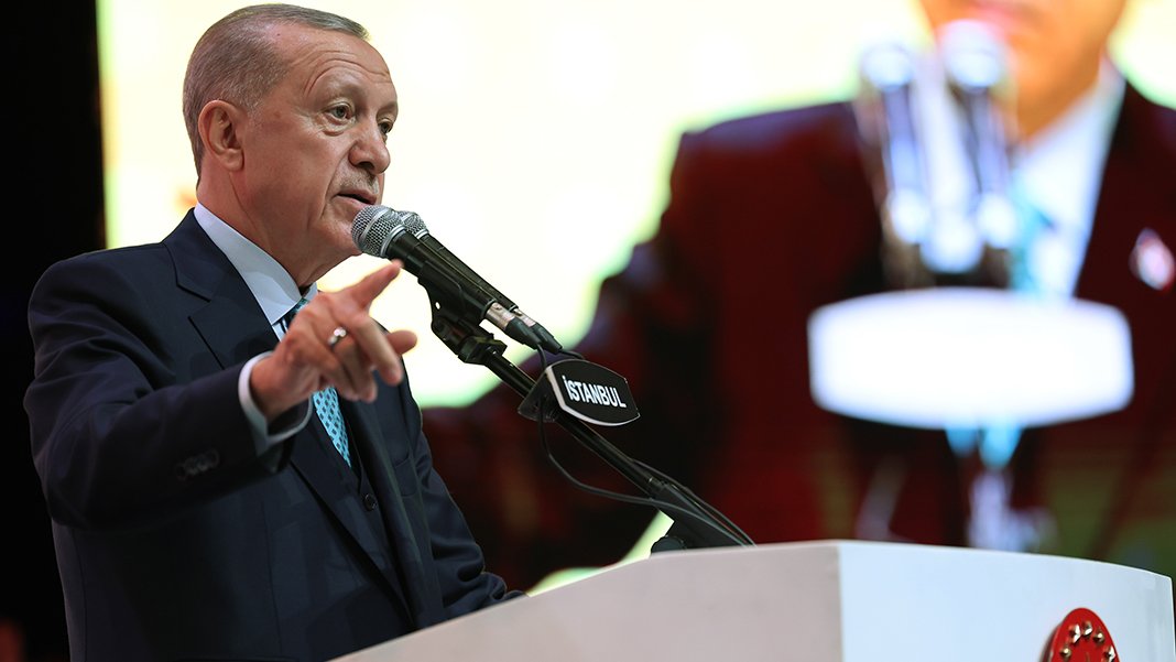 Erdoğan gençlere seslendi: Siyasi başarısızlıklarına sizleri ortak etmek istiyorlar