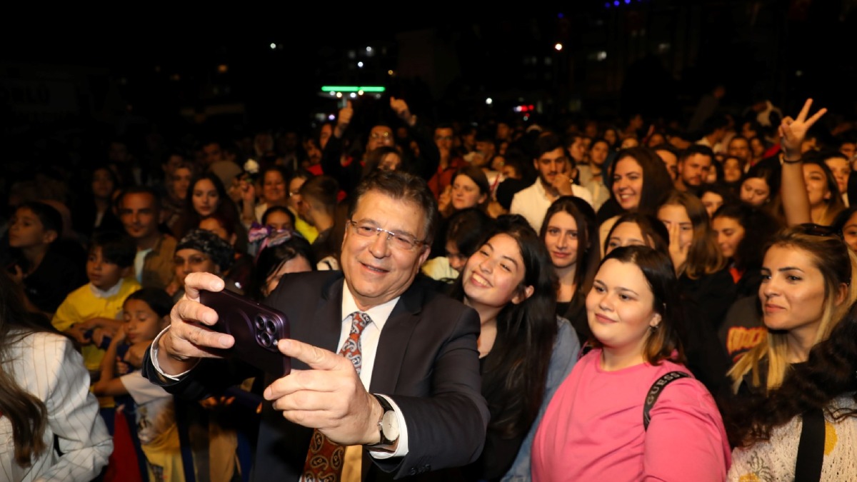 19 MAYIS coşkusu Edremit’i sardı