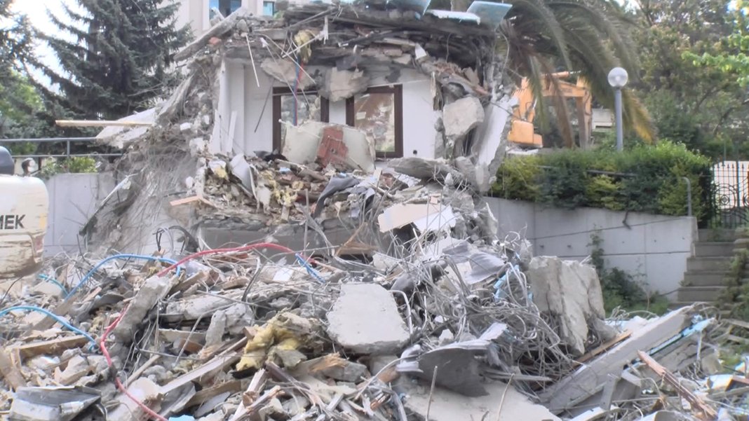 Münevver Karabulut'un katledildiği villa yıkıldı