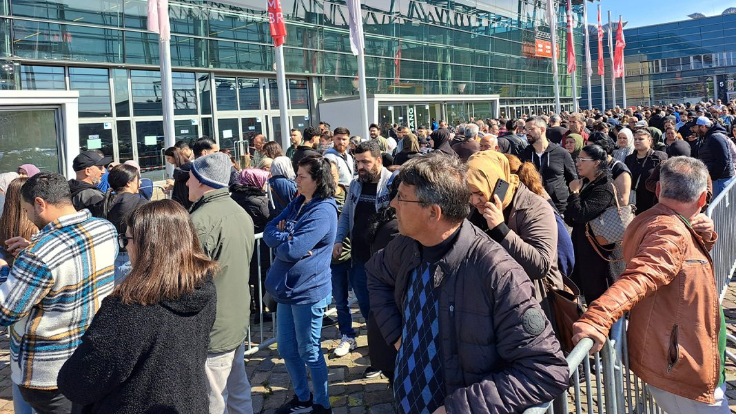 Gurbetçiler yeniden sandık başında: Almanya'da uzun 'seçim kuyruğu'