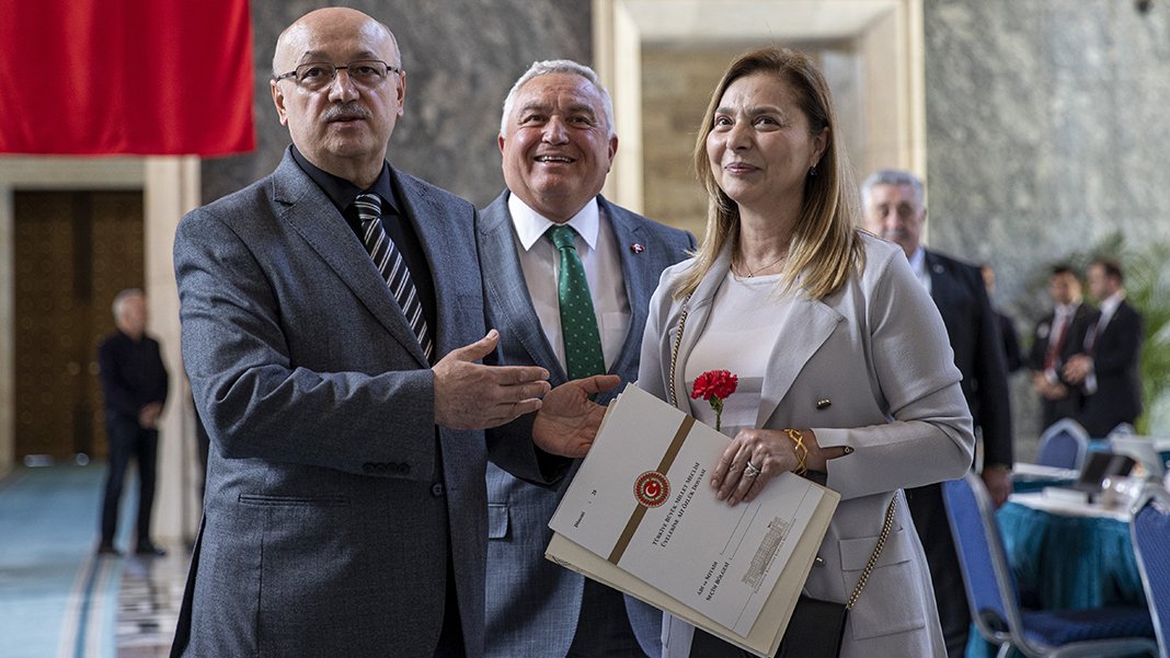 Meclis’te kayıtlar başladı: İlk vekil MHP'li Ayşe Sibel Ersoy oldu