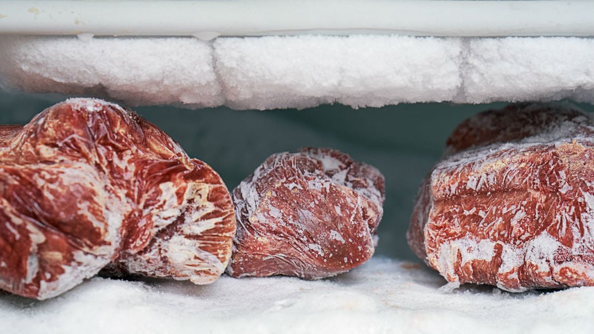 Buzlukta donmuş kıymayı çözdürenler dikkat! Bunu yaparsanız sağlığınız elden gidebilir