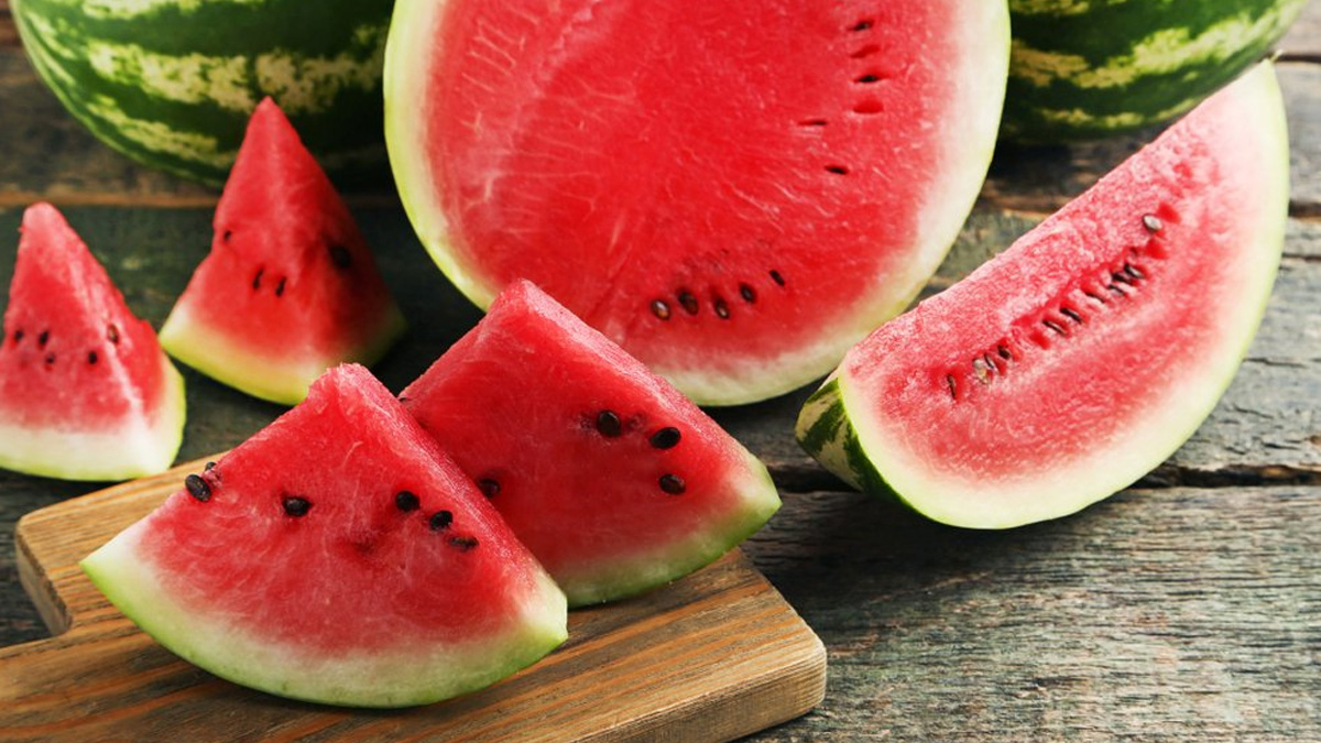 Yaz mevsiminin yıldızı tezgaha dizildi! Karpuz hasatları başladı: Tarlada kilo fiyatını gören kapış kapış alıyor...