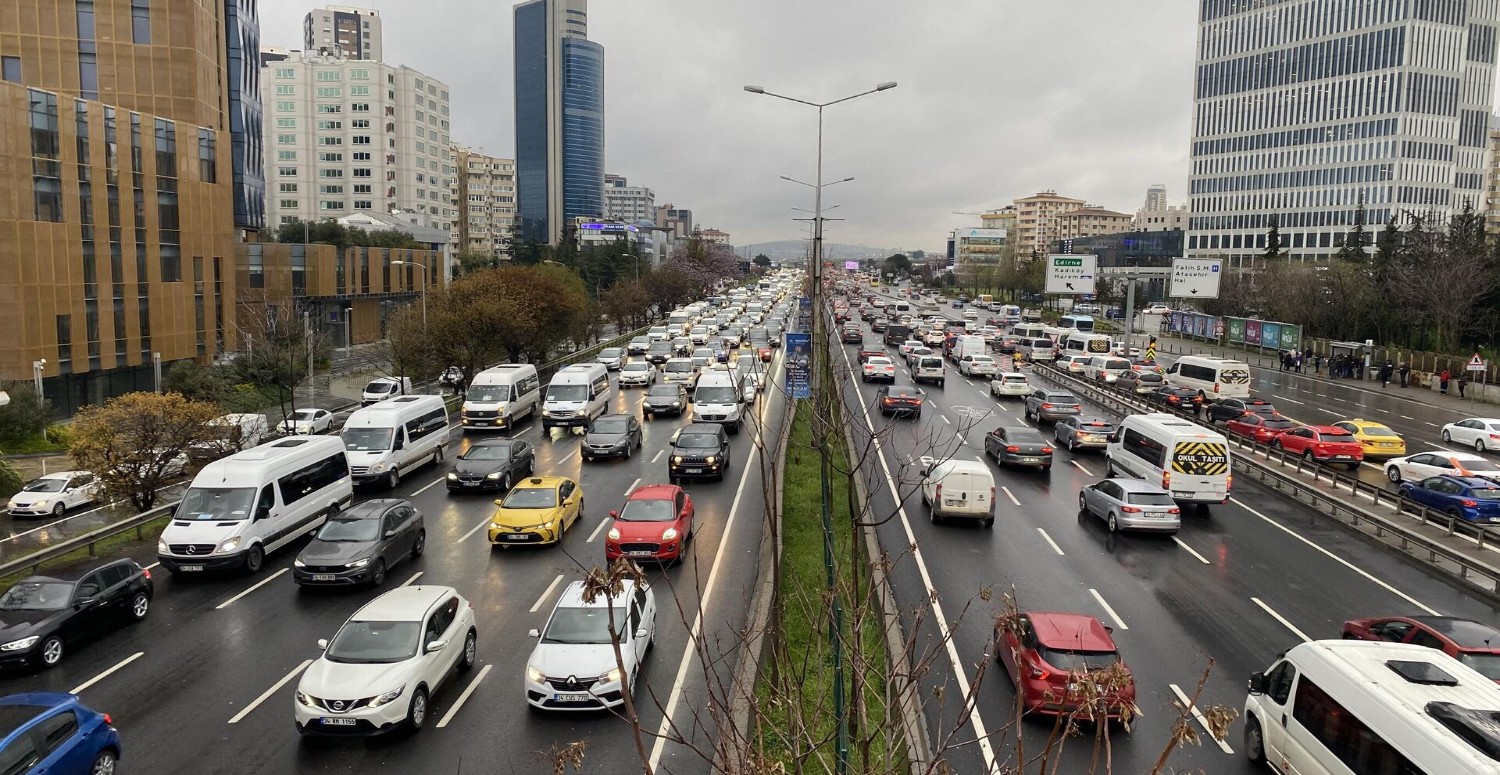 Arabası olan çok üzülecek! Fiyatı tam 3 katına çıktı: Milyonlarca kişi vazgeçti