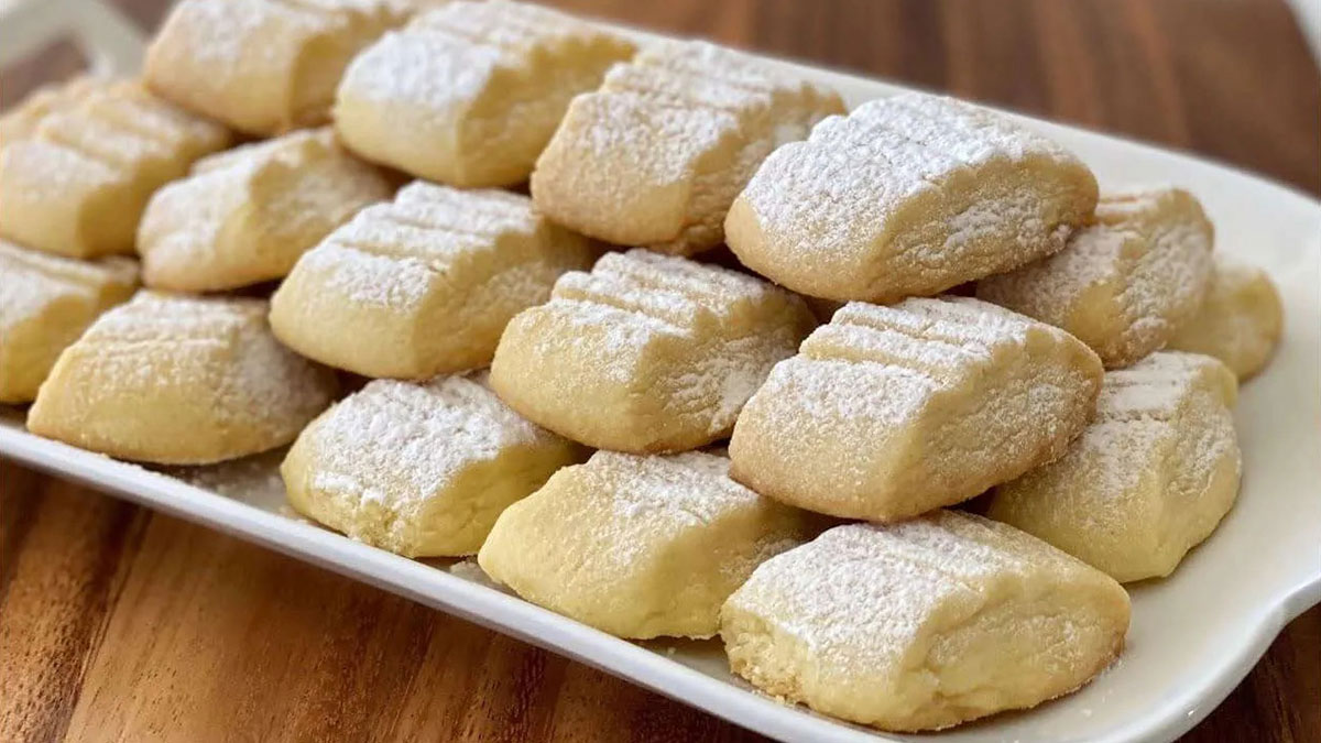 Pastane ustaları evde bu tarifi kullanıyor! Üç malzemeyle 10 dakikada pastane usulü yumuşak un kurabiyesi yapın