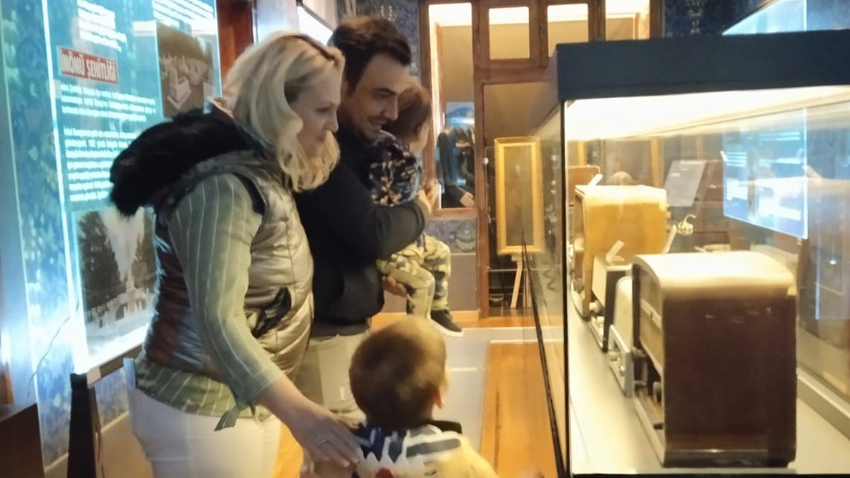 Bozüyük’te “dünden Bugüne Sesten Kalbe” radyo sergisi