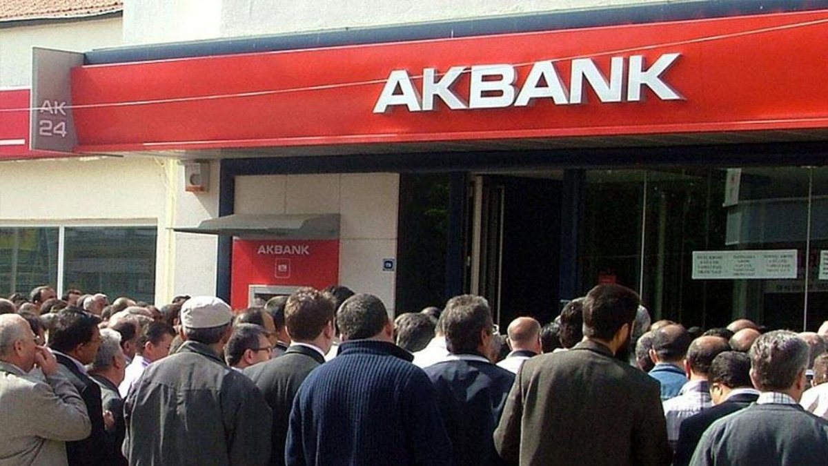 Emeklinin cebini dolduran promosyon! Akbank zirveye oynuyor: Emekli promosyonlarında sürpriz rakamlar...