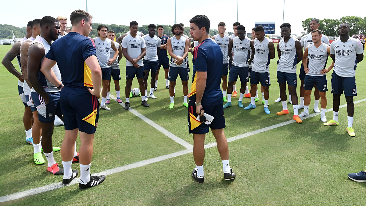 Antrenman sahasına 'köpek', soyunma odasına 'ampul'! İdmana çıkan futbolcular şaşkına döndü