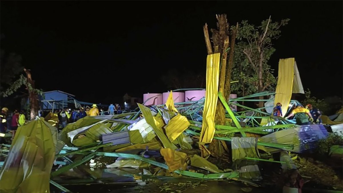 Yağmurdan kaçanların üstüne çatı çöktü: 6 ölü