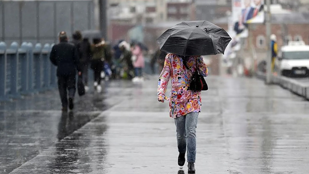 Bu illerde yaşayan bugün plan yapmasın! Kuvvetli yağış uyarısı yapıldı: Dışarı çıkan sırılsıklam olacak...