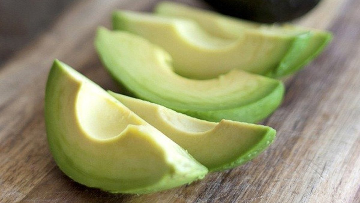 Bu meyveyi yüzünüze sürün mucizeye tanık olun! Kırışıklıkları anında yok ediyor: İşte cilt bakım uzmanlarının o basit yöntemi