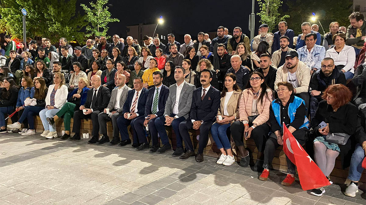 Kılıçdaroğlu,  dev ekranlarda izlendi