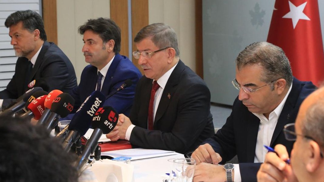 Davutoğlu'ndan Zafer Partisi'ne 'bakanlık' iddialarına yanıt: Kılıçdaroğlu böyle bir pazarlığa girmez