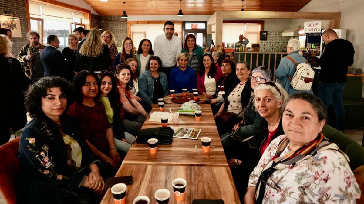 Başkan Gökhan Yüksel düzenlenen toplantıda Kartallı kadınlarla buluştu