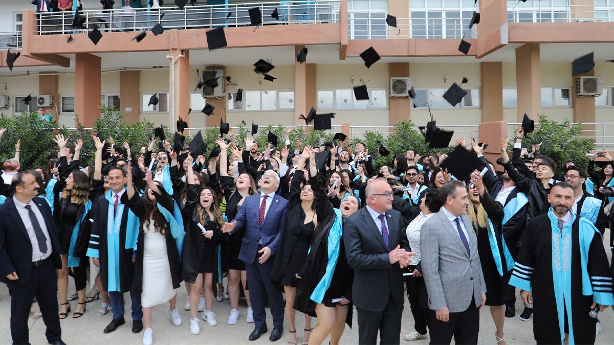 Başkan Deveciler: “Gençlerimiz geleceğimizdir”