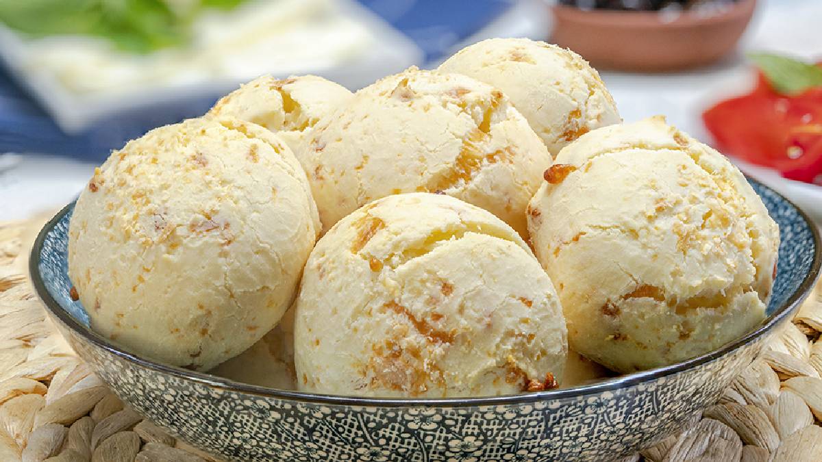 Peynir severler bu tarife bayılacak! Peynir ekmeğine misafirleriniz hayran kalacak! Brezilya’nın meşhur peynir ekmeği…