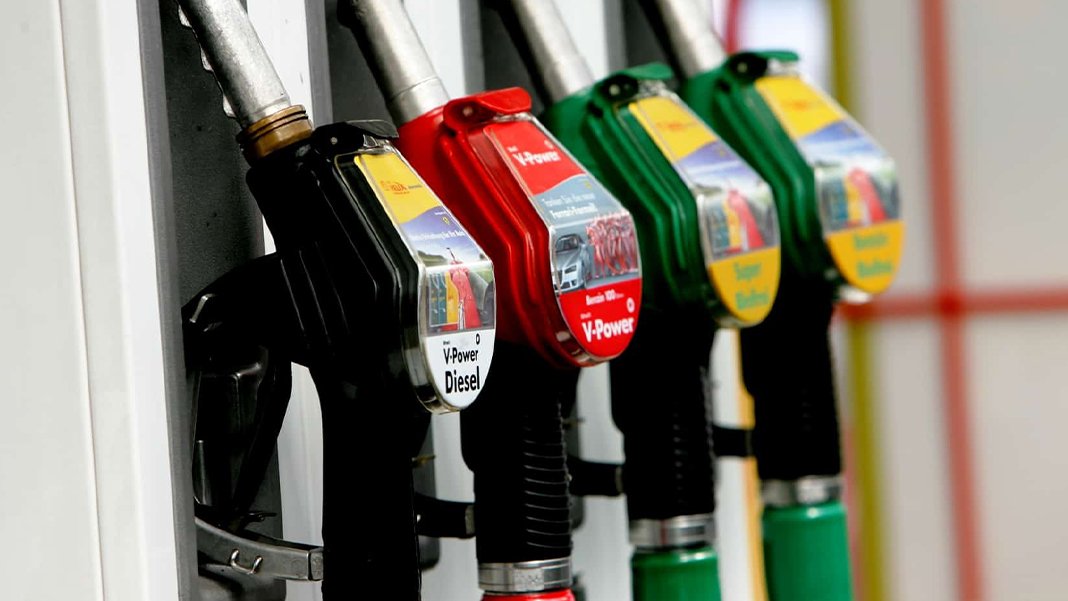 Benzine zam üstüne zam: Bu geceden itibaren geçerli