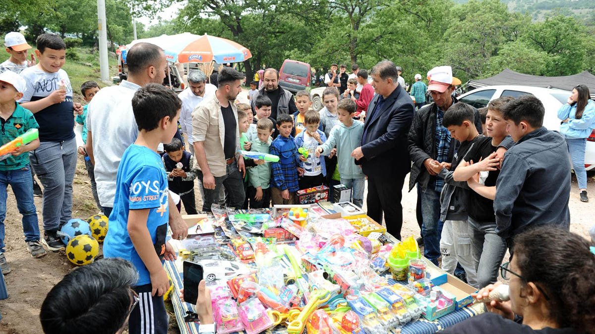 Sındır ve Tugay, bolluğa kepçe salladı