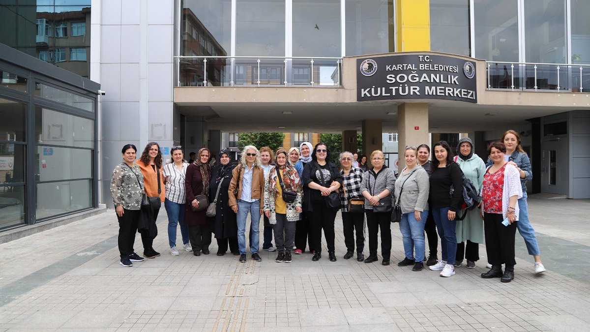 Belediyenin faaliyetleri Kartallı kadınlara gezi turlarıyla tanıtılıyor