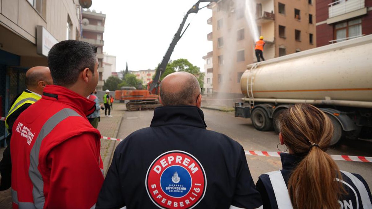 Kartal’da, deprem seferberliği ara vermeden devam ediyor