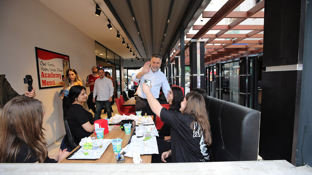 Başkan Sandal’dan gençlere mesaj: “Sandığa gelin, geleceğinizi geri alın”