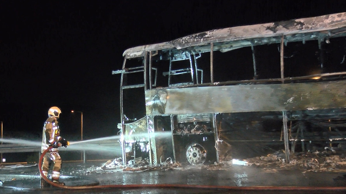 Faciaya ramak kala! Yolcu otobüsü küle döndü