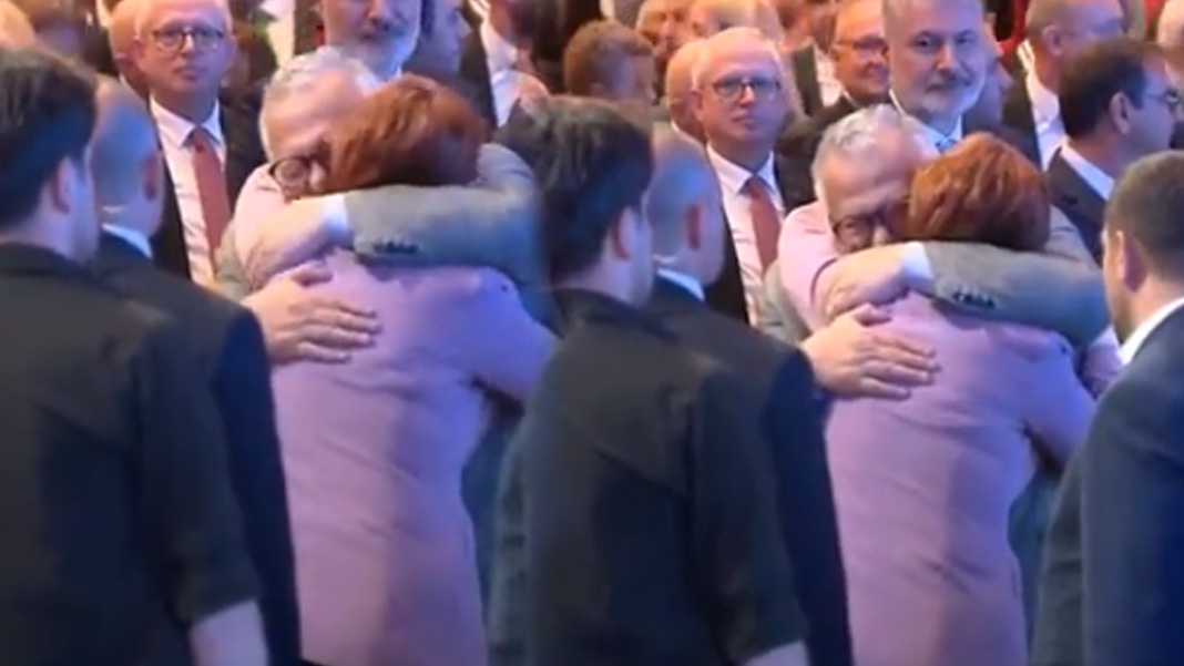 Akşener'den Celal Şengör'ü duygulandıran konuşma: Sarılıp ağladı