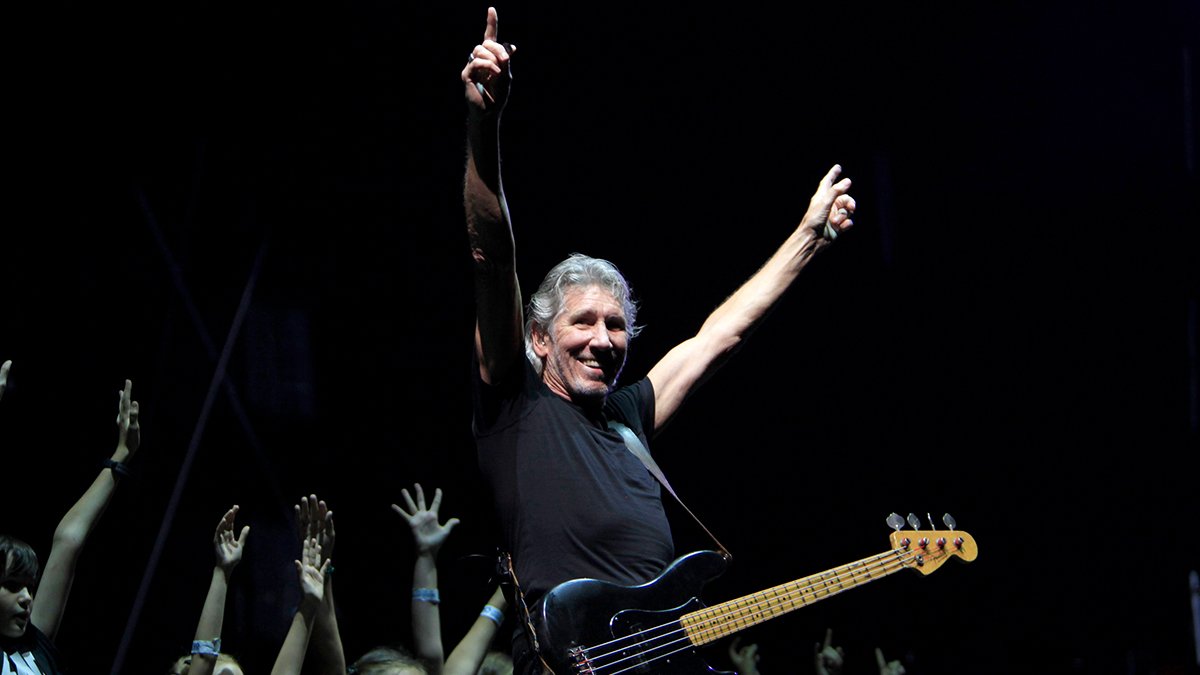 Sahnede giydiği kıyafet nedeniyle soruşturma açıldı