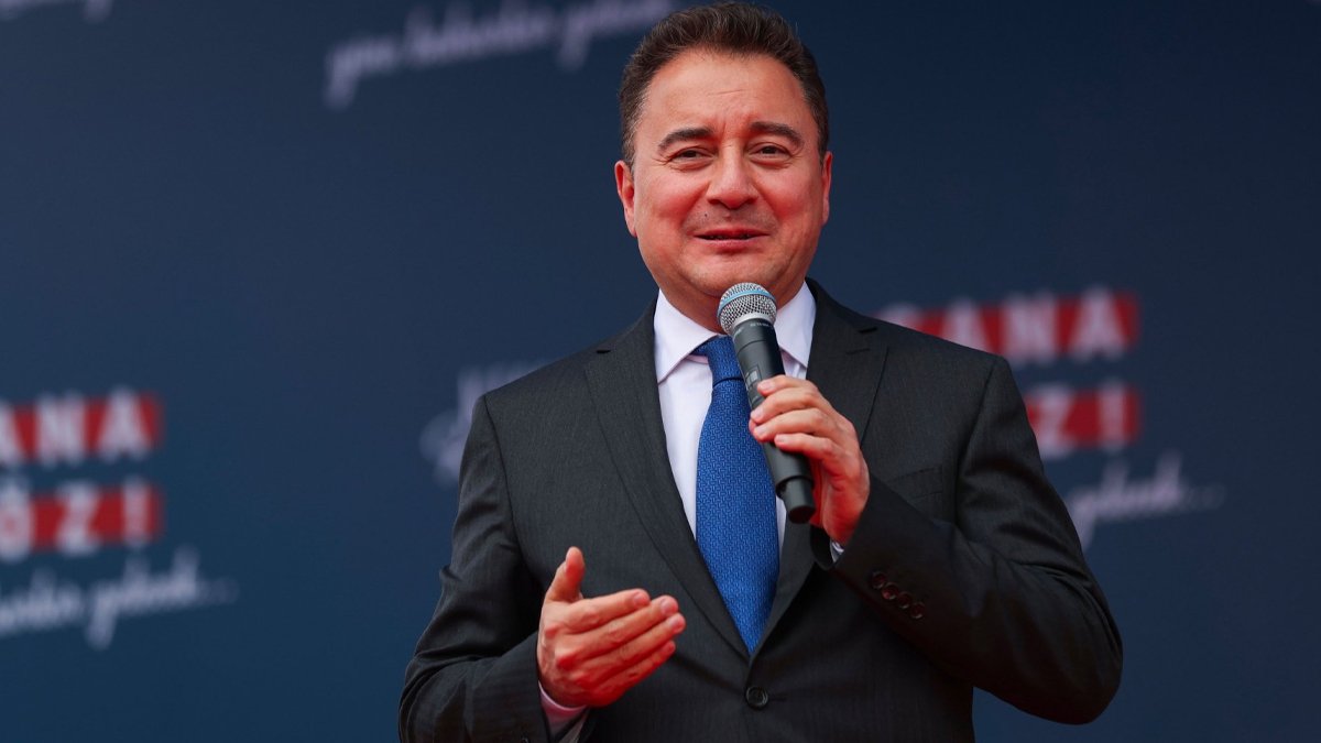 Babacan geçmişten örnekler vererek seslendi: O güzel günlerdeki kadrolar nerede şimdi?