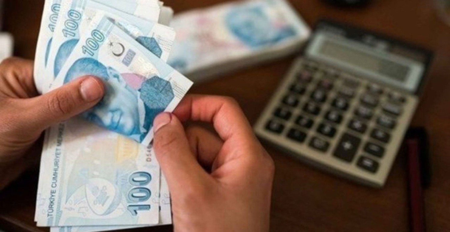 Emeklilerin gözü kulağı o tarihte! Hesaplara geri ödemesiz 2 bin TL yatırılacak: İkramiye tarihi belli oldu