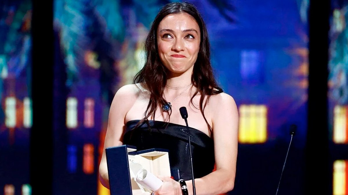 Merve Dizdar Cannes Film Festivali'nde en iyi kadın oyuncu ödülünü aldı
