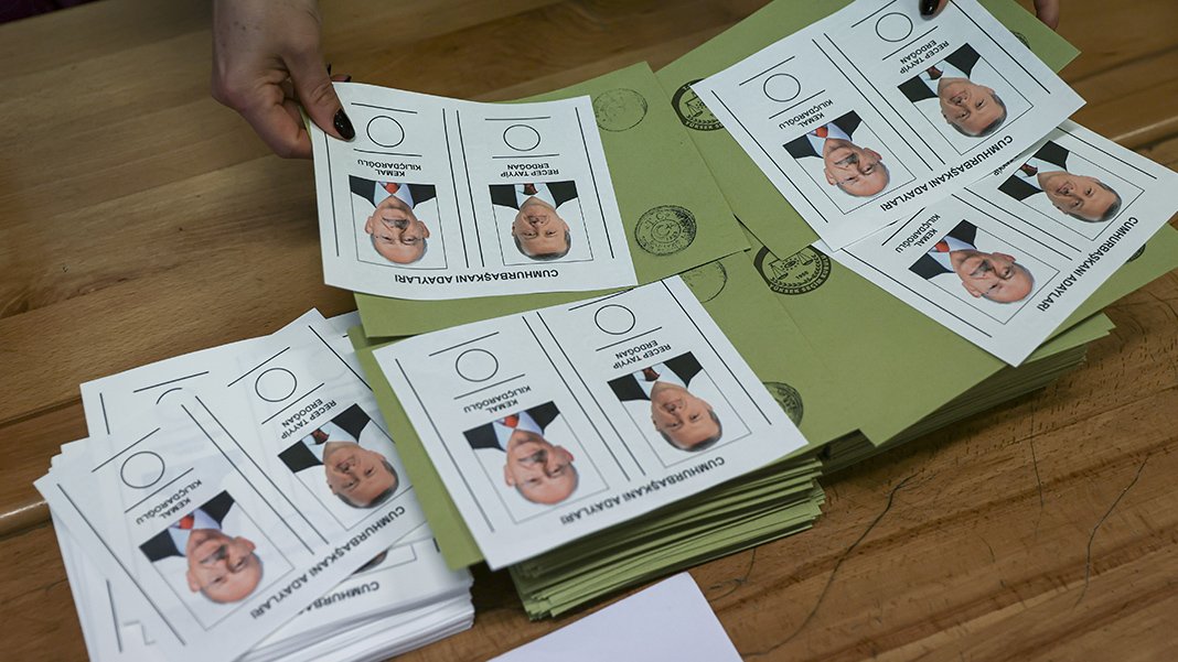 Türkiye cumhurbaşkanını seçiyor: İkinci tur için oy verme işlemi başladı