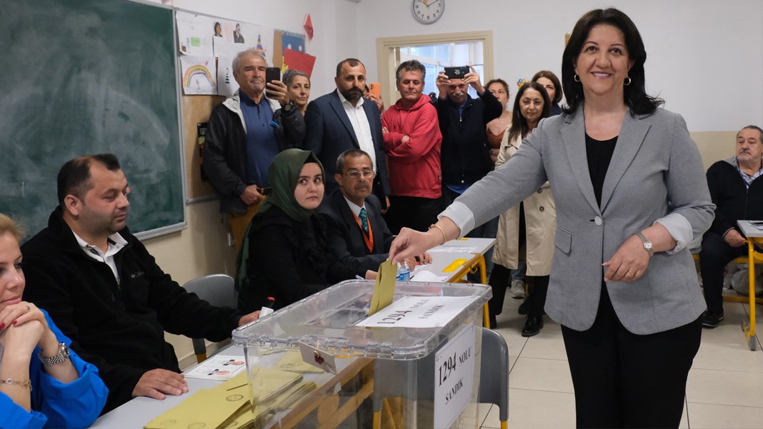 Oy kullanıp ‘herkes sandığa’ çağrısı yaptı: Bir oy ülkenin kaderini değiştirir