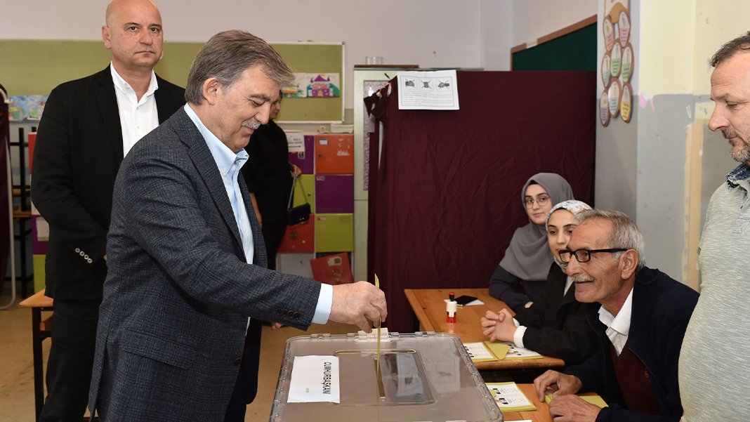11. Cumhurbaşkanı Abdullah Gül sandık başında: Memleketin gerçek problemleriyle uğraşma vakti