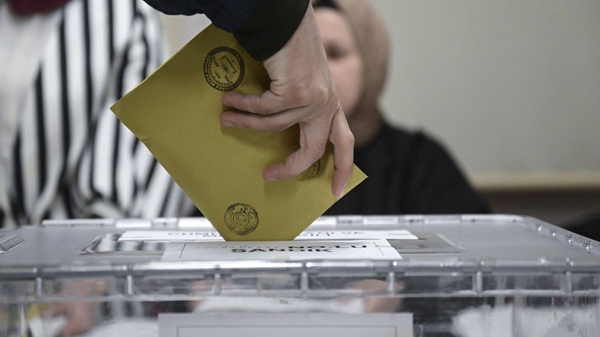 Okulda sahte müşahit kartıyla yakalanan kişi gözaltında