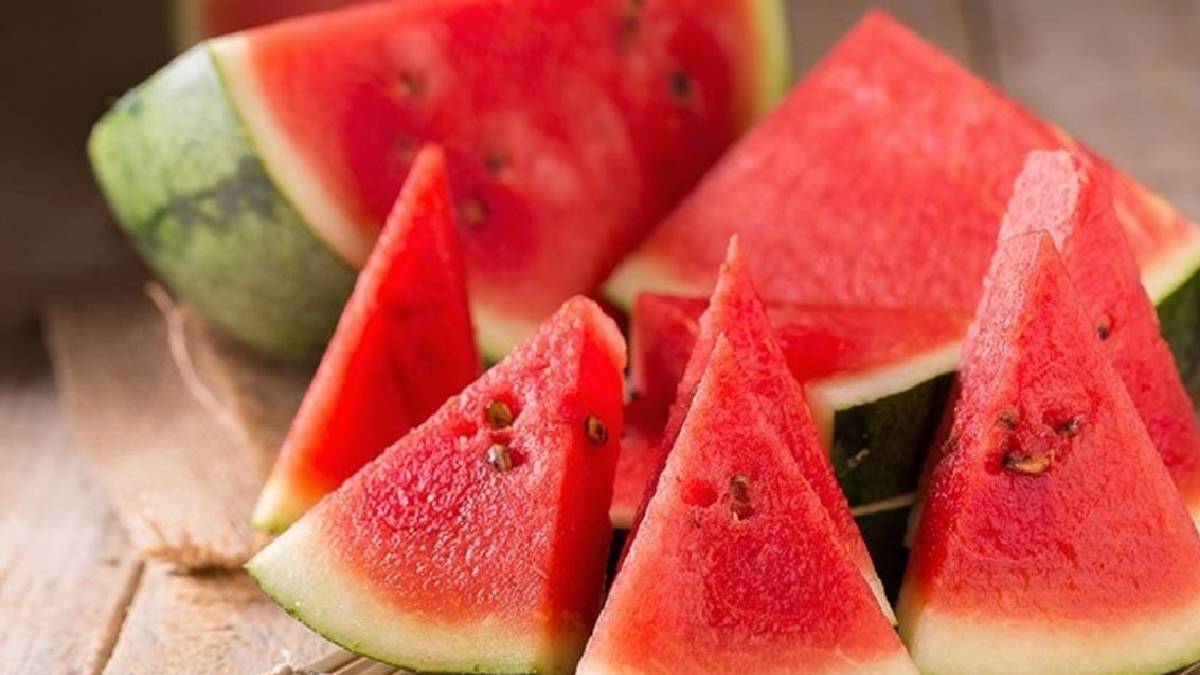 Karpuzu bu saatlerde asla yemeyin: Meğer o organı darmaduman ediyormuş! Üniversite hocası uyardı