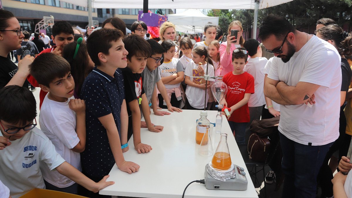 Kartal Belediyesinden öğrencilerin Bilim Şenliğine katkı