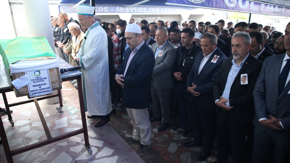 Seçim kutlaması sırasında öldürülen İYİ Parti üyesi toprağa verildi