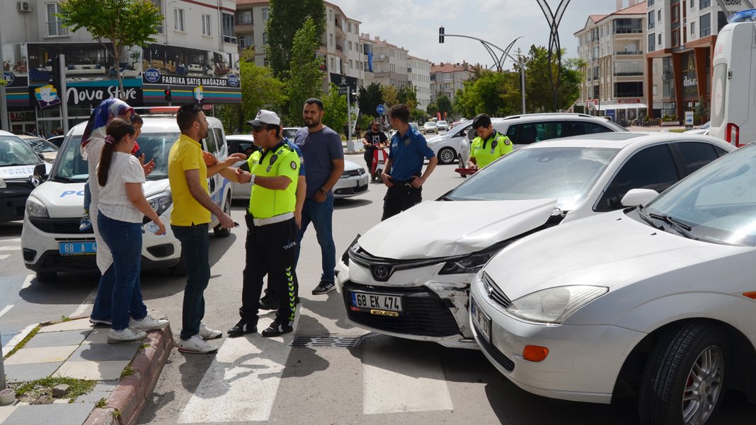 Eşi kaza yaptı: Olay yerine gelince tepkisi pes dedirtti