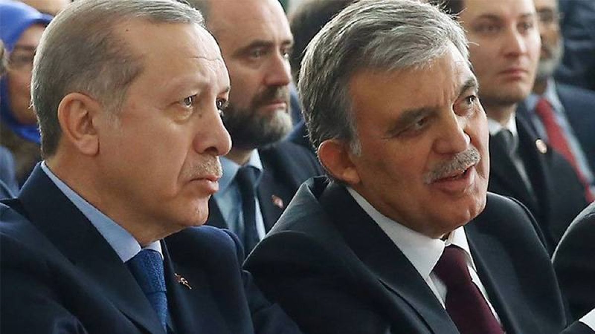 Abdullah Gül'den Erdoğan'a tebrik telefonu