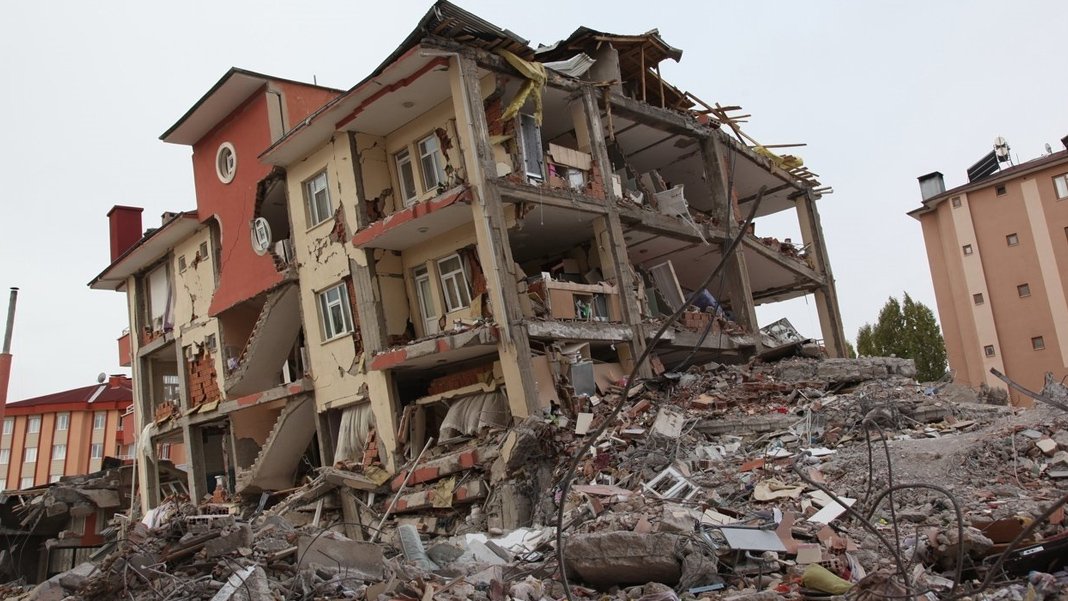 Deprem bölgesi beşik gibi: Son bir gecede 855 deprem