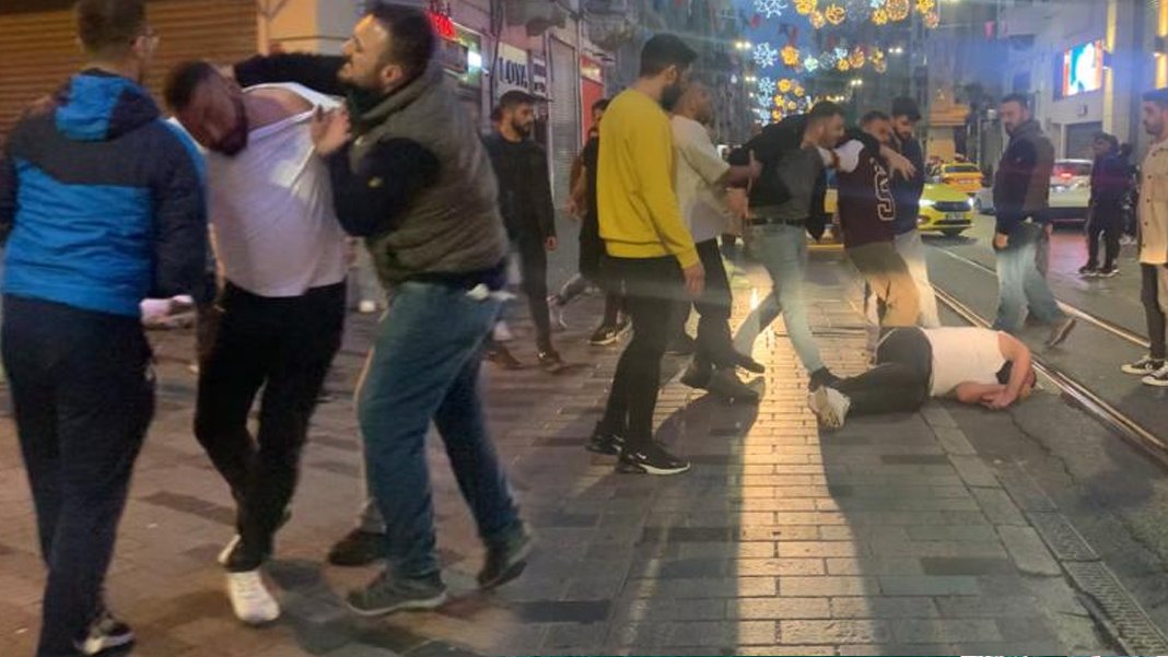 Görüntüler İstanbul'un en işlek caddesinden: Öldüresiye darp!