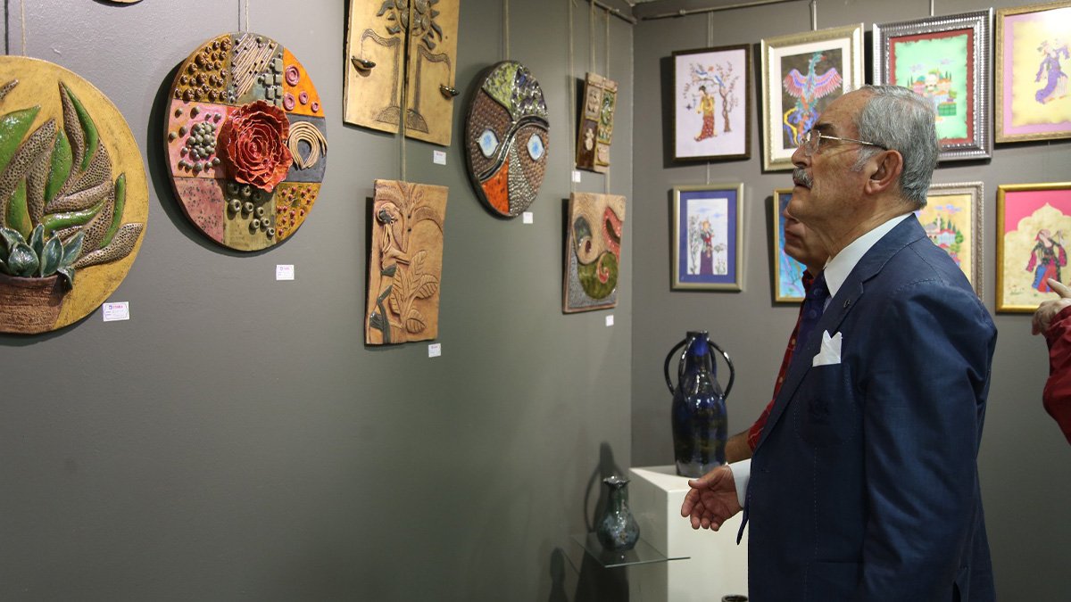 Büyükerşen, kursiyerlerin eserlerini inceledi