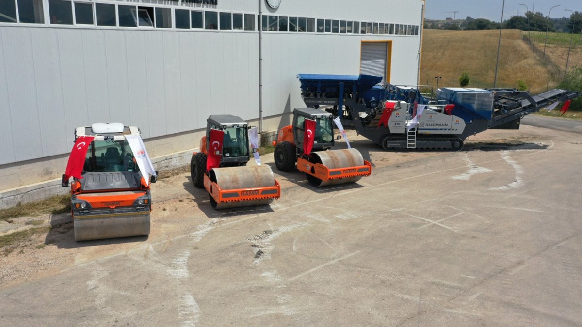 17 iş makinesi daha satın alınarak Büyükşehir İş Makinesi Parkı’na kazandırıldı