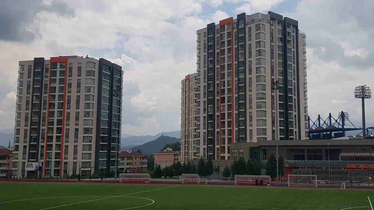 İki yaşındaki bebeğin feci ölümü: 12. kattan düştü