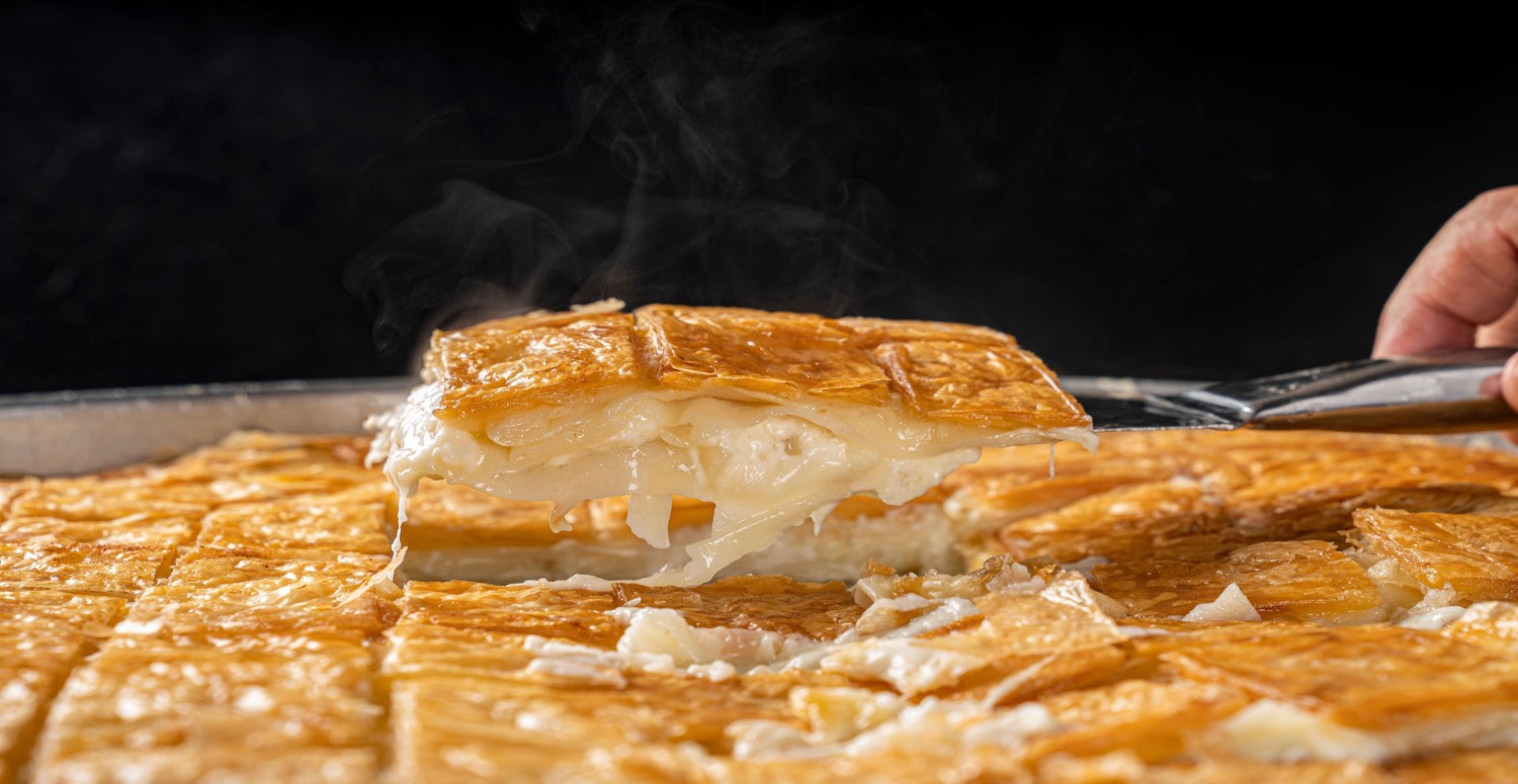 Bir türlü börek tariflerini tutturamayanlar için sır ortaya çıktı! Meğerse börek yaparken tüm sırrı bundaymış