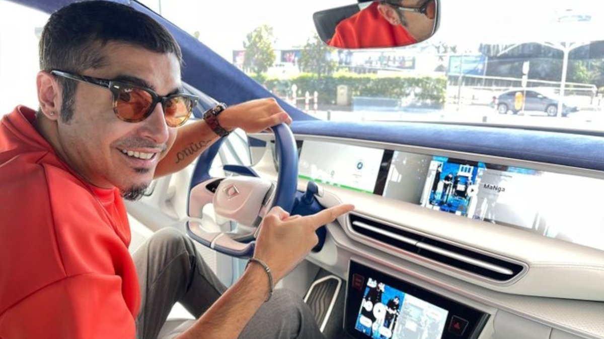 Ferman Akgül'den TOGG pozunu eleştiren sanatçılara dava